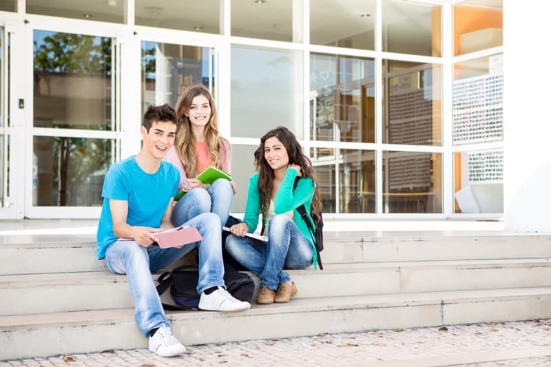شروط القبول في الجامعات الأمريكية - Study Abroad Guide