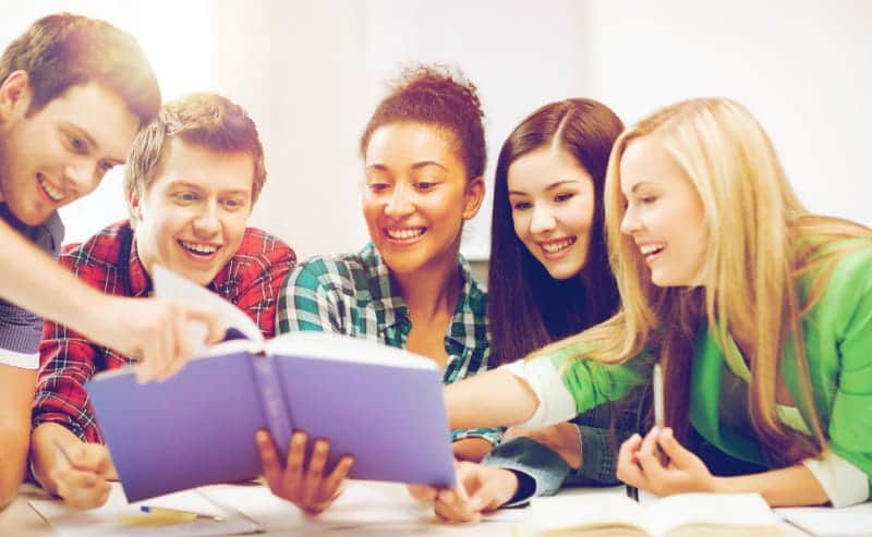 دراسة تخصصات العلوم الإنسانية في بريطانيا