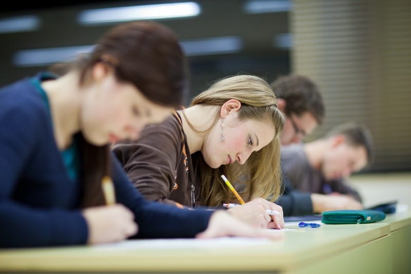 كيف تختار وجهتك الدراسية لتعلم الانجليزية؟